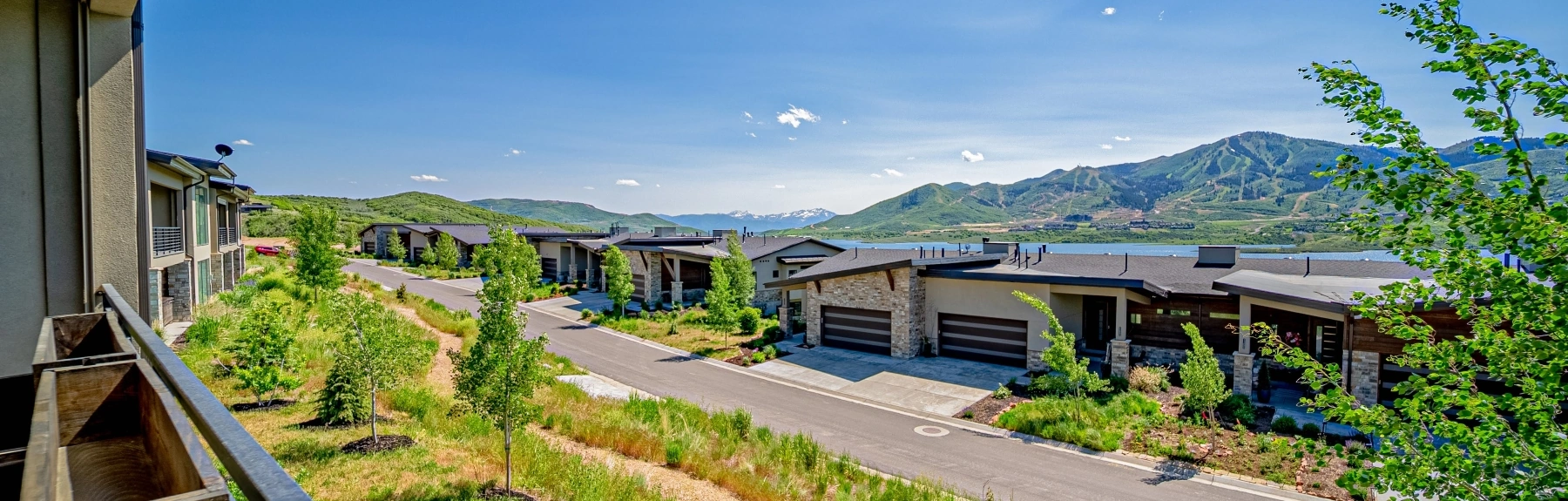 Modern luxury homes in Hideout, Utah overlooking Jordanelle Reservoir and Deer Valley Resort